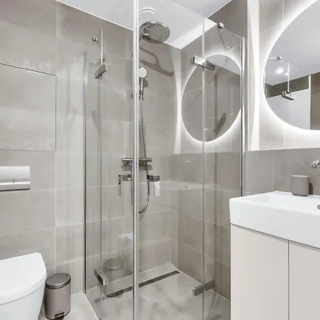 Apartment Skypark Golden Palace With Parking Bratislava