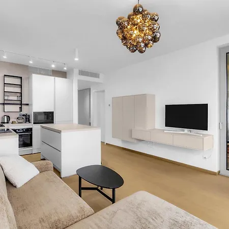 Skypark Golden Palace With Parking דירה