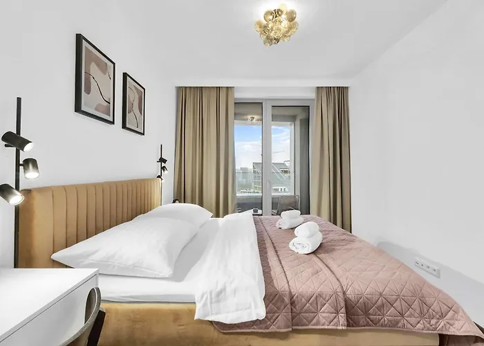 Skypark Golden Palace With Parking * Bratislava